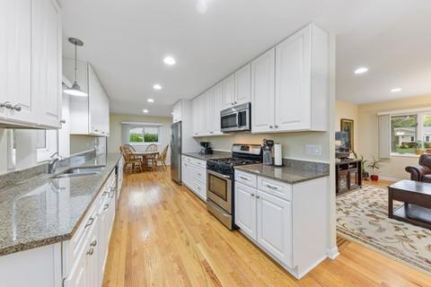 210 W Walnut Ave, Des Plaines, IL 60016 photo 5