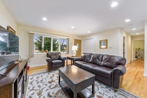 210 W Walnut Ave, Des Plaines, IL 60016 photo 3