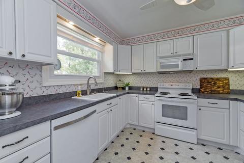 1803 Evergreen St, Wheaton, IL 60187 photo 9