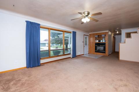 421 E 11th St, Pecatonica, IL 61063 photo 5
