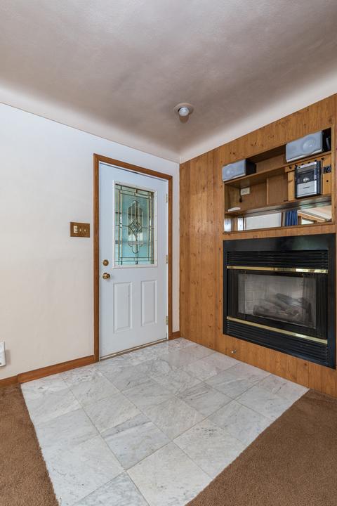 421 E 11th St, Pecatonica, IL 61063 photo 3