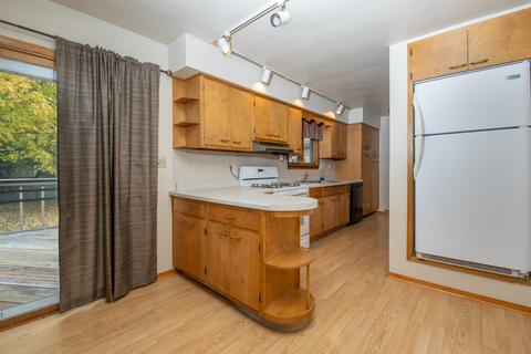 421 E 11th St, Pecatonica, IL 61063 photo 9