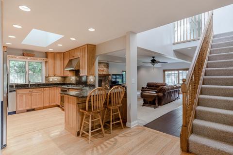 800 Huber Ln, Glenview, IL 60025 photo 2