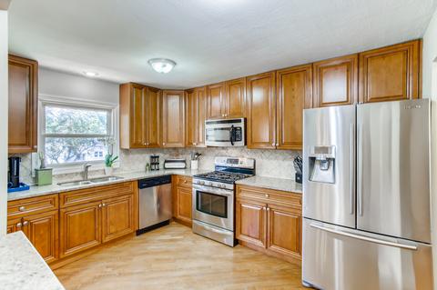 130 S Berteau Ave, Bartlett, IL 60133 photo 3