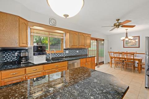 2005 Lancaster Ln, Wheaton, IL 60189 photo 8