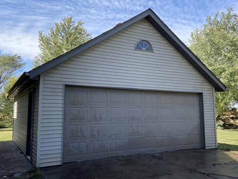 3241 E 8th Rd, Utica, IL 61373 photo 4