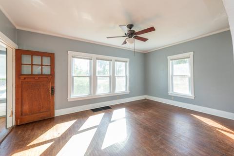 720 Clair St, Elgin, IL 60123 photo 4