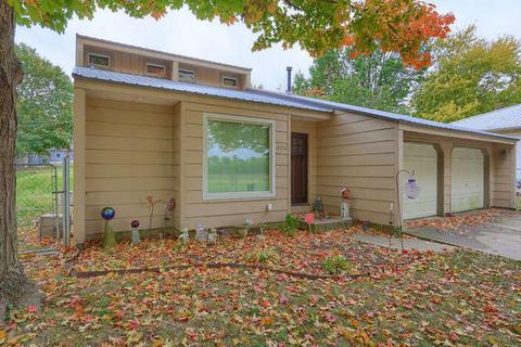 403 E Washington St, Philo, IL 61864 photo 3