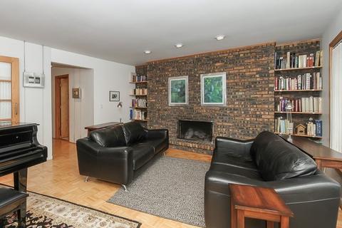 780 Jefferson Ave, Elgin, IL 60120 photo 3