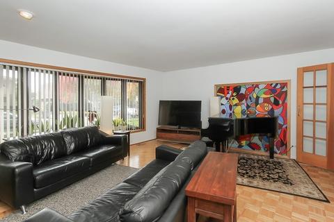 780 Jefferson Ave, Elgin, IL 60120 photo 4
