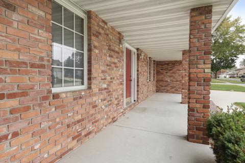 39 Gloucester Cir, Bloomington, IL 61704 photo 3