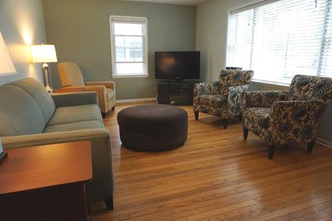 1111 N Main St, Wheaton, IL 60187 photo 4