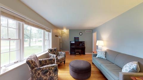 1111 N Main St, Wheaton, IL 60187 photo 5