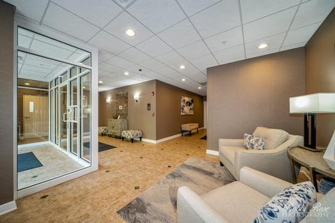 1277 E Thacker St #402, Des Plaines, IL 60016 photo 4