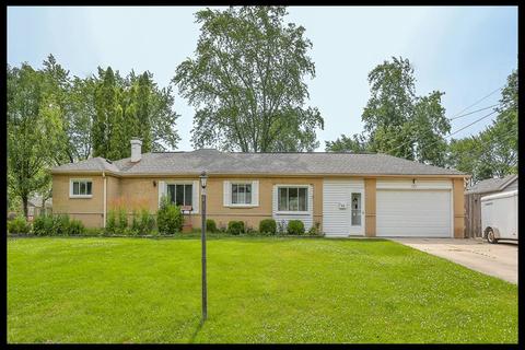 725 Ash Rd, Hoffman Estates, IL 60169 photo 1
