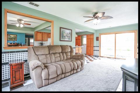 725 Ash Rd, Hoffman Estates, IL 60169 photo 4