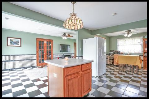 725 Ash Rd, Hoffman Estates, IL 60169 photo 8