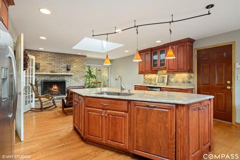 1237 Manor Dr, Wilmette, IL 60091 photo 9