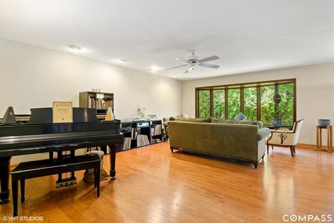 1237 Manor Dr, Wilmette, IL 60091 photo 3