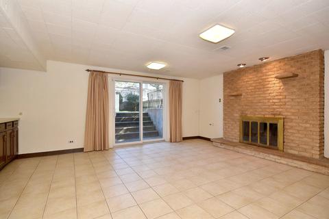 2073 Plainfield Dr, Des Plaines, IL 60018 photo 15
