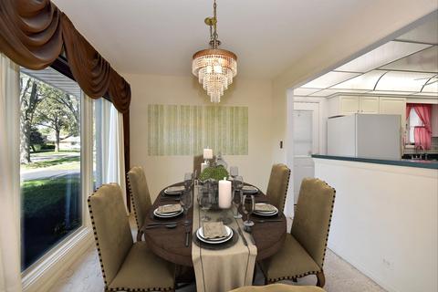 2073 Plainfield Dr, Des Plaines, IL 60018 photo 5