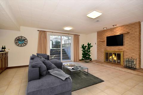2073 Plainfield Dr, Des Plaines, IL 60018 photo 14