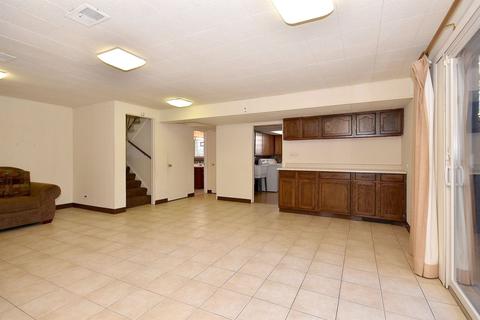 2073 Plainfield Dr, Des Plaines, IL 60018 photo 16