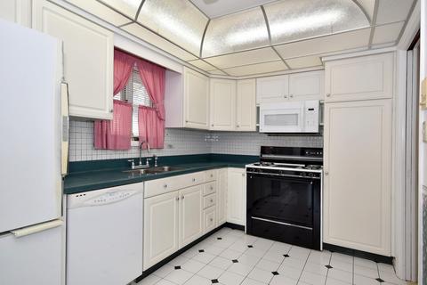 2073 Plainfield Dr, Des Plaines, IL 60018 photo 8