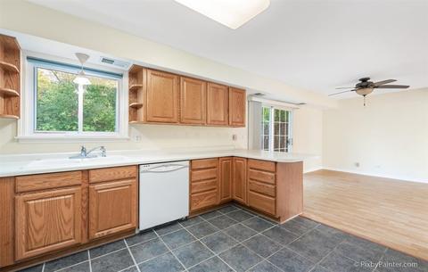110 Pine Cir, Cary, IL 60013 photo 9
