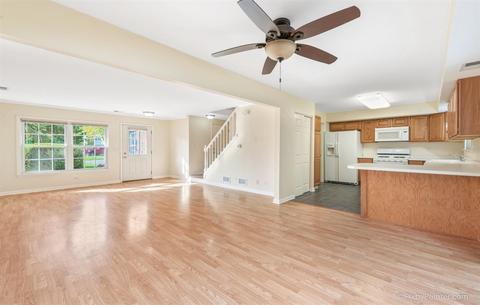110 Pine Cir, Cary, IL 60013 photo 11