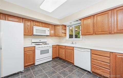 110 Pine Cir, Cary, IL 60013 photo 7