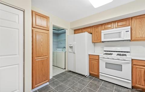 110 Pine Cir, Cary, IL 60013 photo 8