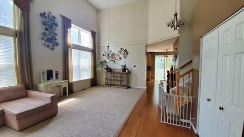 2285 Halsted Ln, Aurora, IL 60503 photo 2