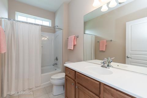 2766 Beacon Point Cir, Elgin, IL 60124 photo 16