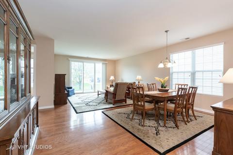 2766 Beacon Point Cir, Elgin, IL 60124 photo 4