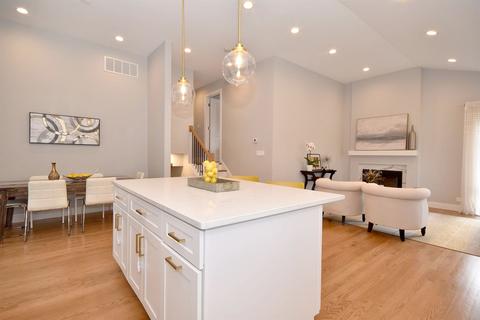 8919 E Prairie Rd, Evanston, IL 60203 photo 9