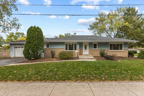 334 Eastgate Dr, Algonquin, IL 60102 photo 1