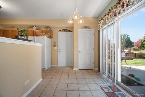 681 Periwinkle Ln, Aurora, IL 60504 photo 9