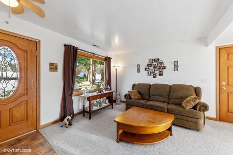 17 Walnut Ln, Algonquin, IL 60102 photo 3