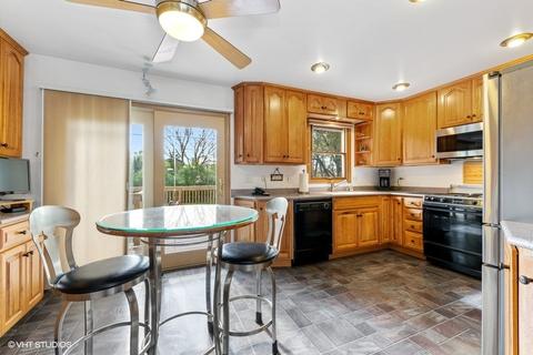 17 Walnut Ln, Algonquin, IL 60102 photo 9