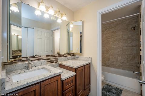 1402 Creekside Ct #C, Elgin, IL 60123 photo 8