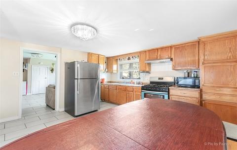 327 Plum St, Elgin, IL 60120 photo 8
