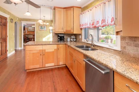 140 E Morrison Ave, Mount Prospect, IL 60056 photo 3