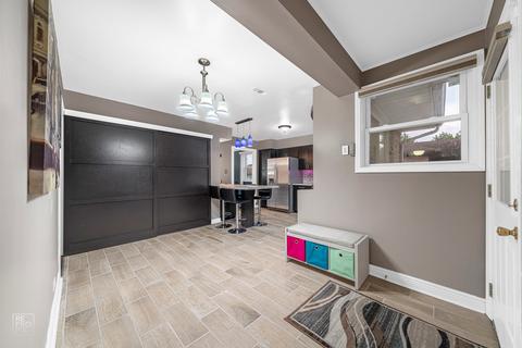 972 S 3rd Ave, Des Plaines, IL 60016 photo 8