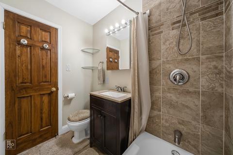 972 S 3rd Ave, Des Plaines, IL 60016 photo 13