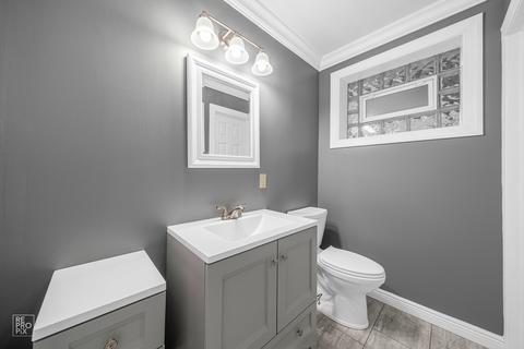 972 S 3rd Ave, Des Plaines, IL 60016 photo 17