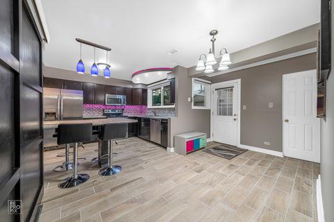 972 S 3rd Ave, Des Plaines, IL 60016 photo 7