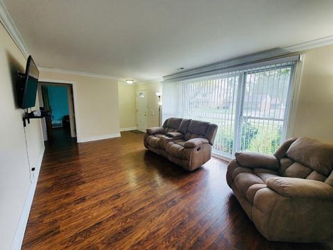 972 S 3rd Ave, Des Plaines, IL 60016 photo 4