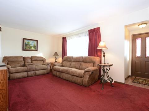 8240 S Octavia Ave, Bridgeview, IL 60455 photo 2