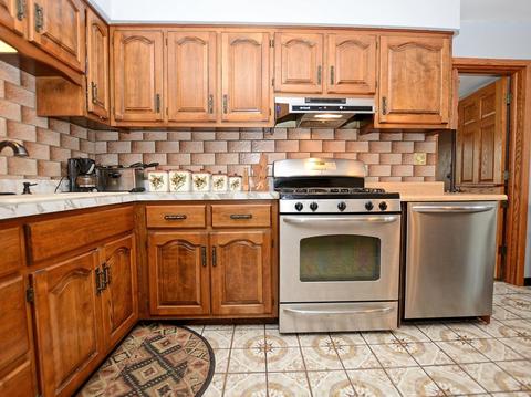 8240 S Octavia Ave, Bridgeview, IL 60455 photo 3